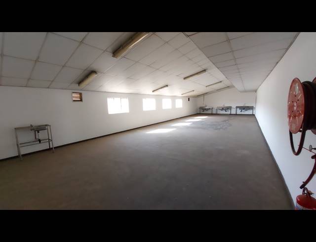 4,616M² WAREHOUSE TO LET IN CLAYVILLE